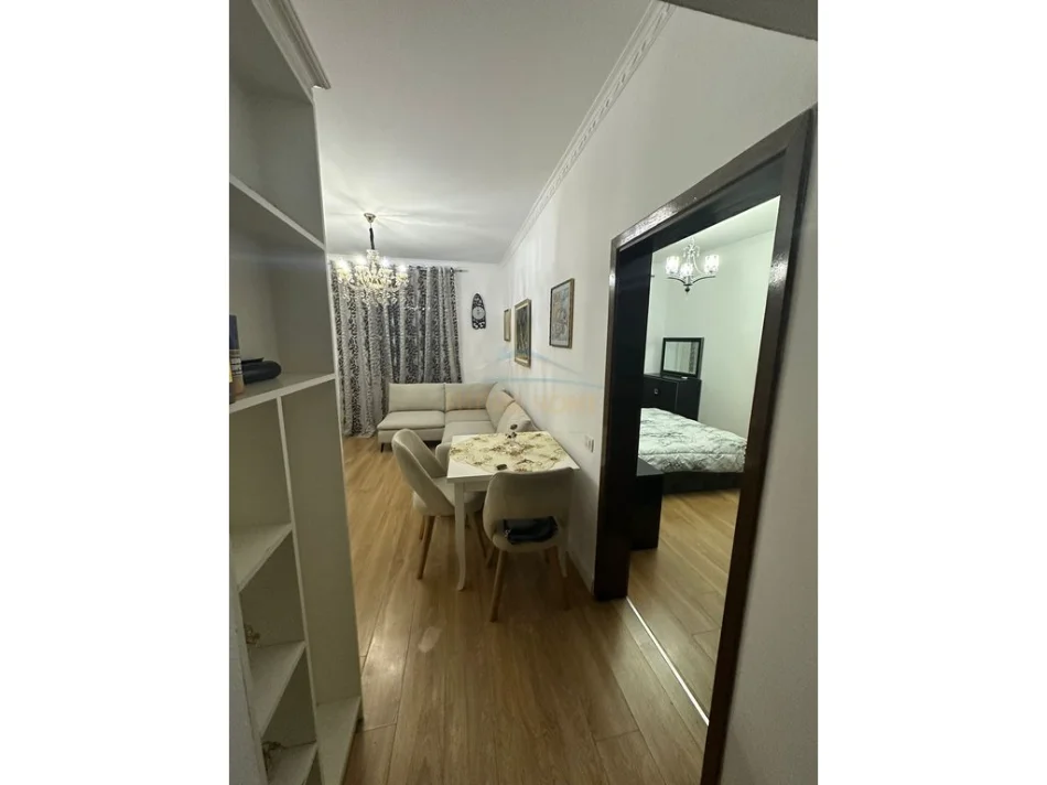 Tirane, jepet me qera apartament 2+1 Kati 5, 74 m² 700 € (Shallvaret)