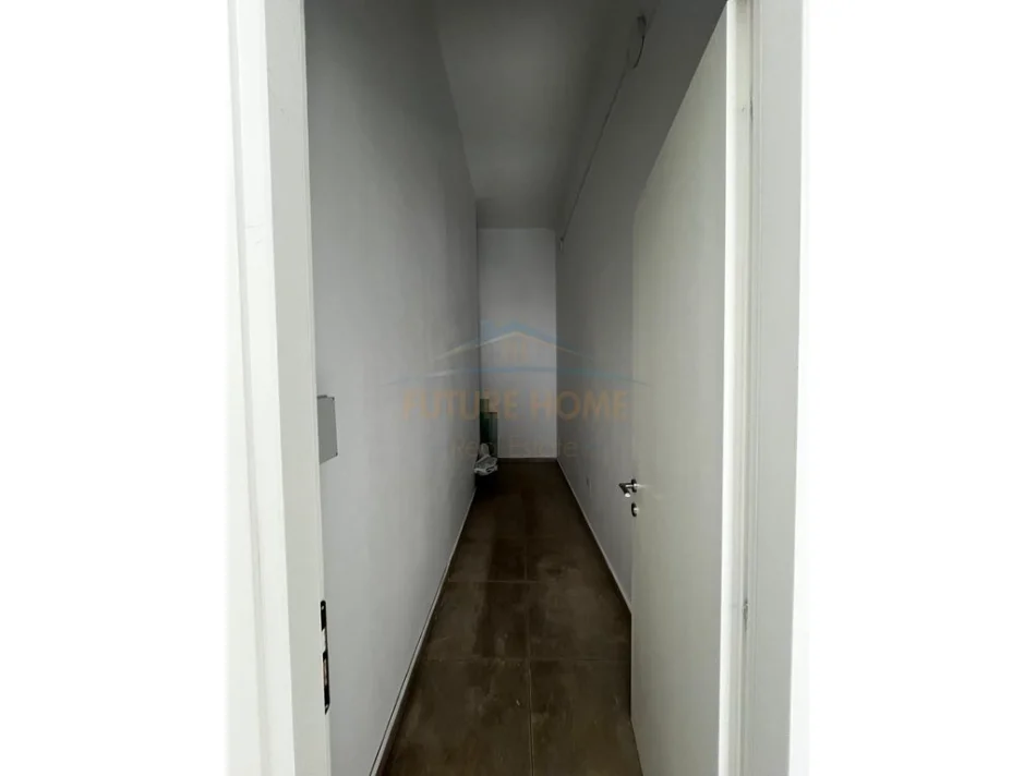 Tirane, jepet me qera ambjent biznesi Kati 1, 250 m² 3.200 € (Rruga e Dibres)