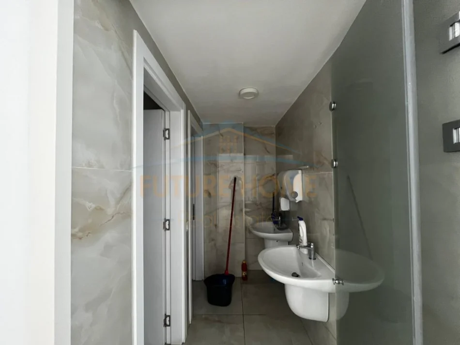 jap me qera ambjent biznesi Kati 1, 250 m² 3.200 € (FARMACIA 10)