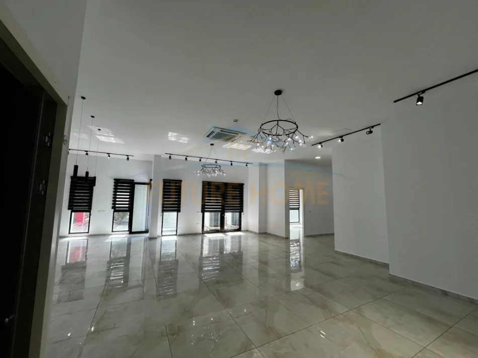 jap me qera ambjent biznesi Kati 1, 250 m² 3.200 € (FARMACIA 10)