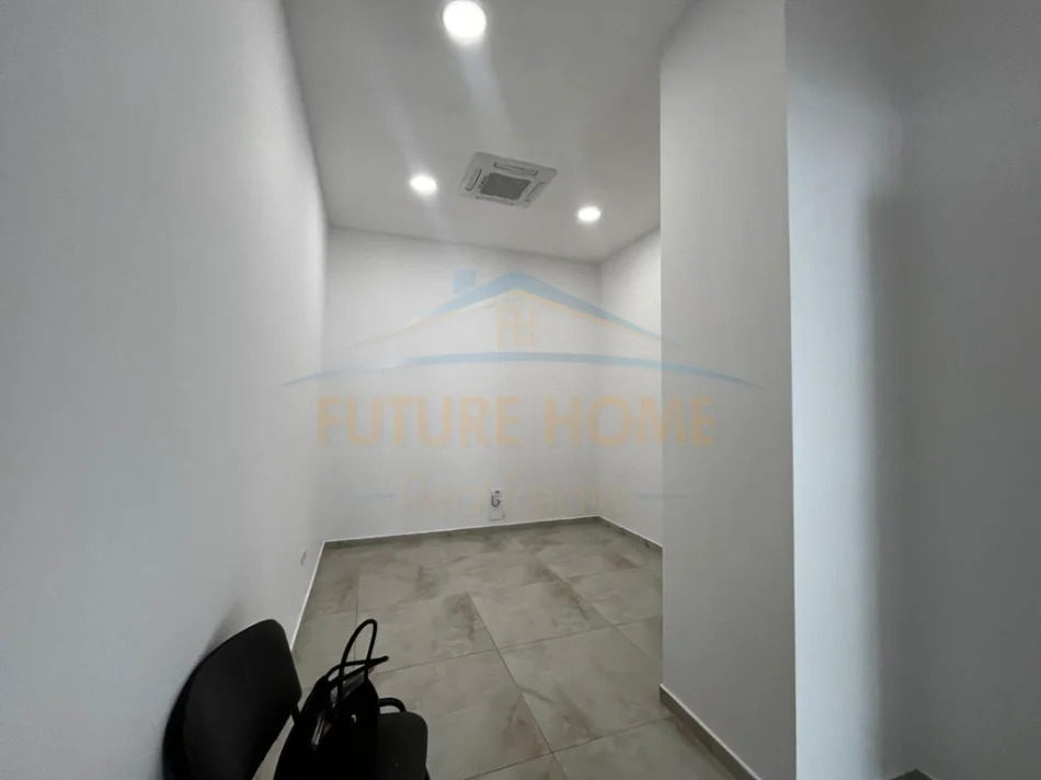 Tirane, jepet me qera ambjent biznesi Kati 1, 250 m² 3.200 € (Rruga e Dibres)