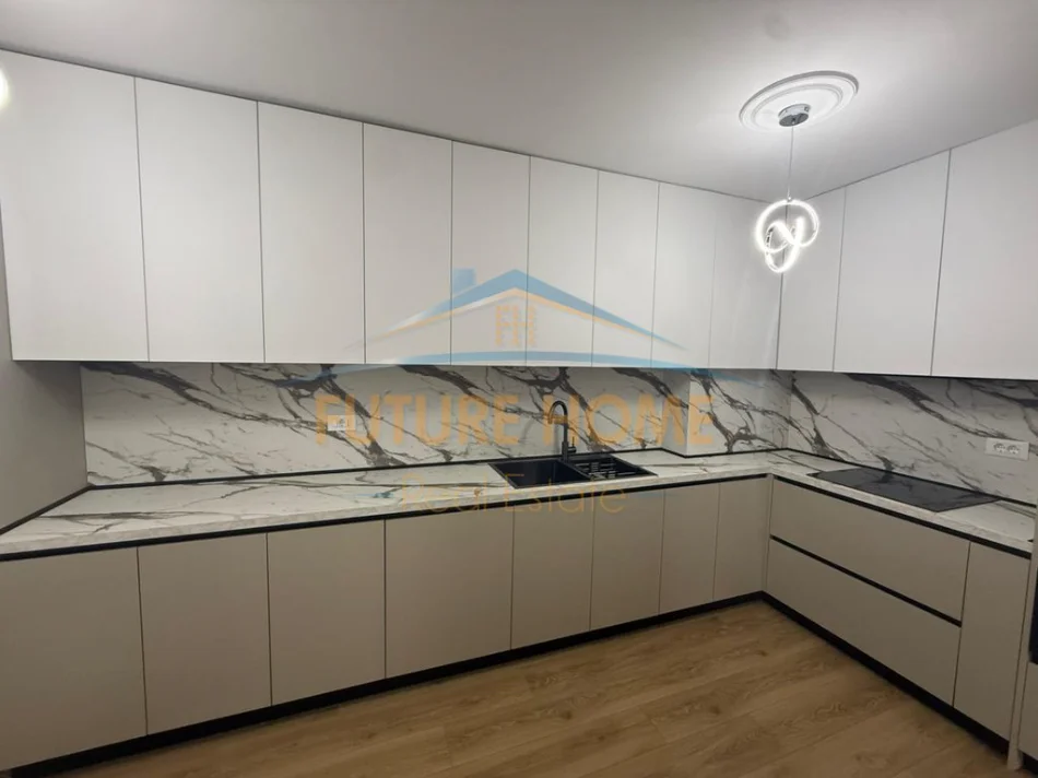 Tirane, jepet me qera apartament 2+1 Kati 3, 110 m² 840 € (Stadiumi Dinamo)