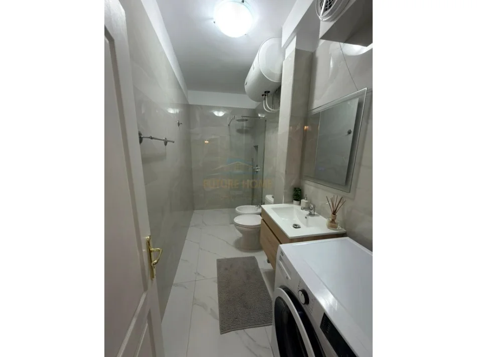 Tirane, jepet me qera apartament 2+1 Kati 4, 88 m² 1.000 € (Pazari i Ri)