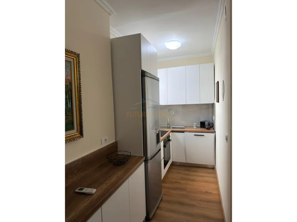 Tirane, jepet me qera apartament 2+1+Ballkon Kati 4, 88 m² 1.000 € (Pazar i ri)