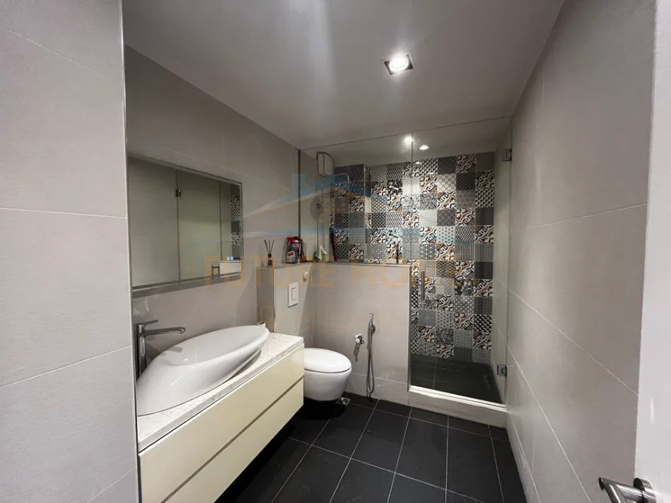 shitet apartament 3+1+Ballkon Kati 7, 170 m² 510.000 € (TIRANA RING CENTER)