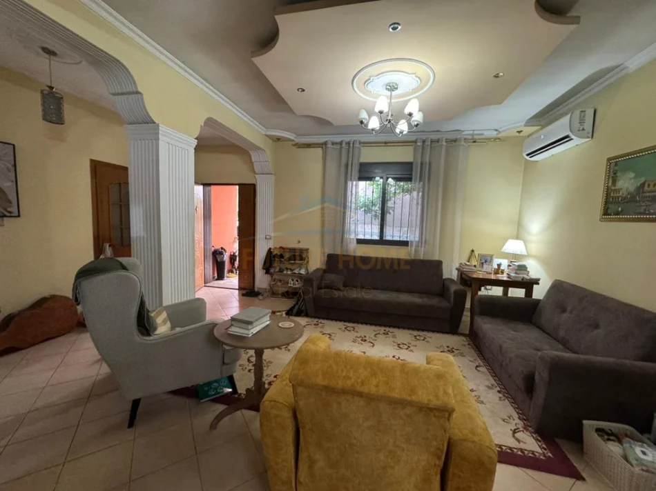 Tirane, jepet me qera apartament Vile 2 Katshe , 169 m² 1.400 € (Don Bosko)