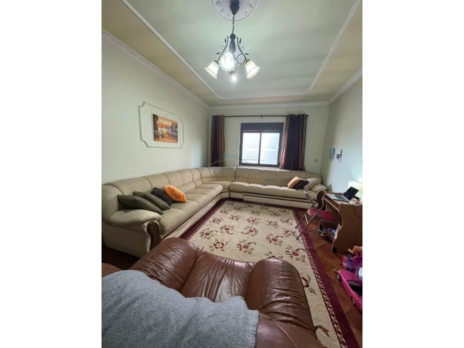 Tirane, jepet me qera Vile , 170 m² 1.400 € (Rruga Albanopoli, Don Bosko.)
