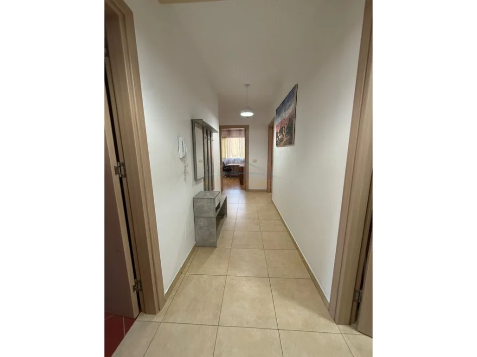 Tirane, jepet me qera apartament 1+1 Kati 5, 110 m² 550 € (5 maj)