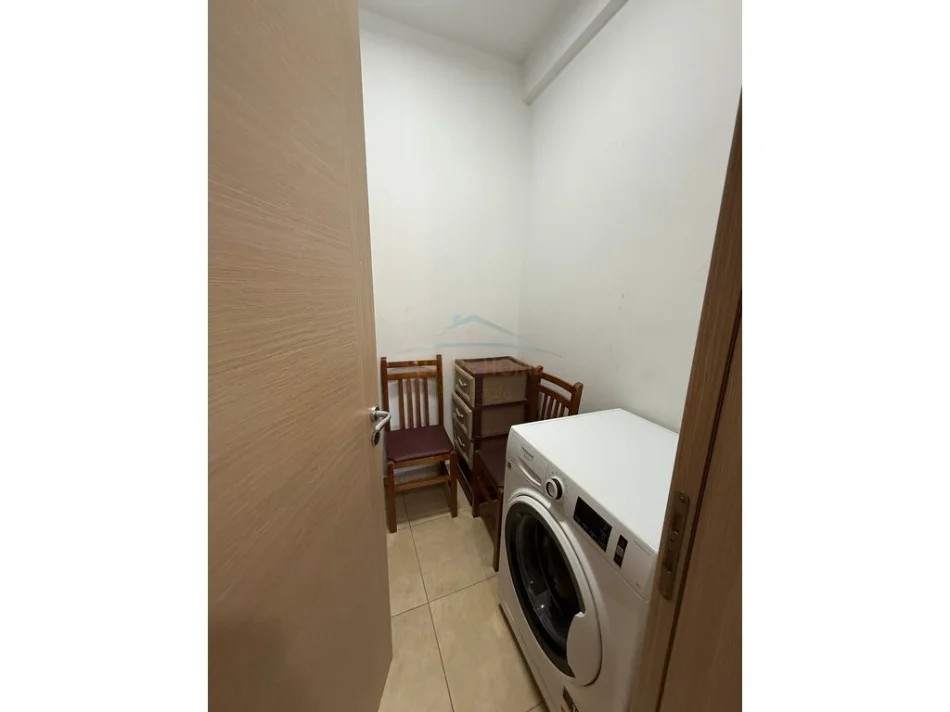 Tirane, jepet me qera apartament 1+1 Kati 5, 110 m² 550 € (5 maj)