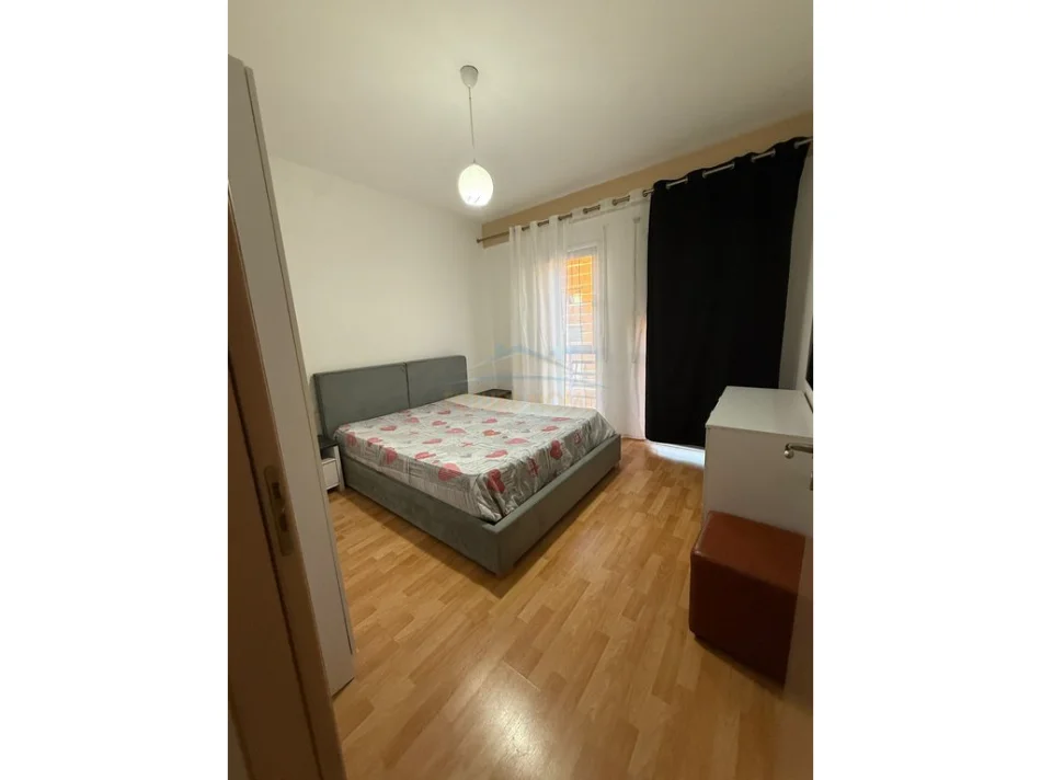 Tirane, jepet me qera apartament 2+1 Kati 5, 110 m² 550 € (Rruga 5 maj)