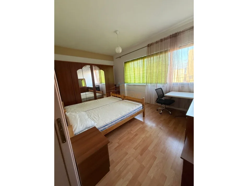 Tirane, jepet me qera apartament 1+1 Kati 5, 110 m² 550 € (5 maj)