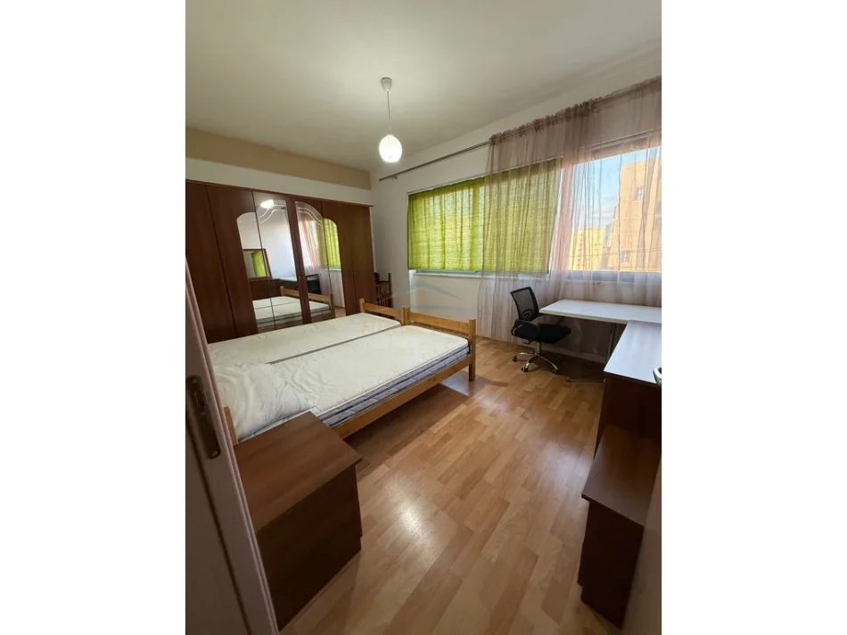 Tirane, jepet me qera apartament 2+1 Kati 5, 110 m² 550 € (Rruga 5 maj)
