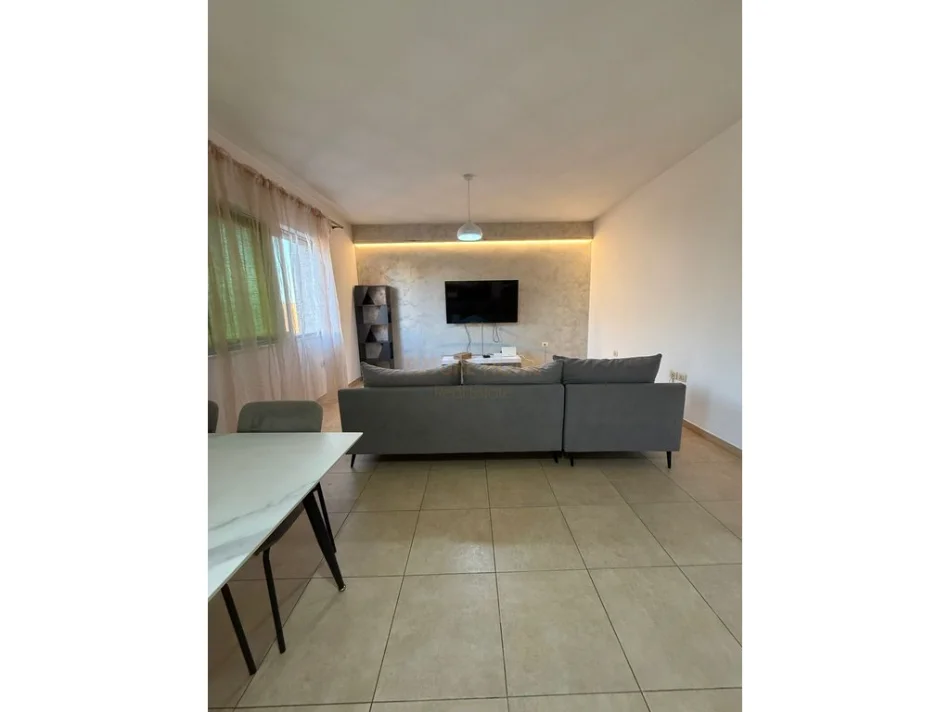 Tirane, jepet me qera apartament 2+1 Kati 5, 110 m² 550 € (5 MAJ)