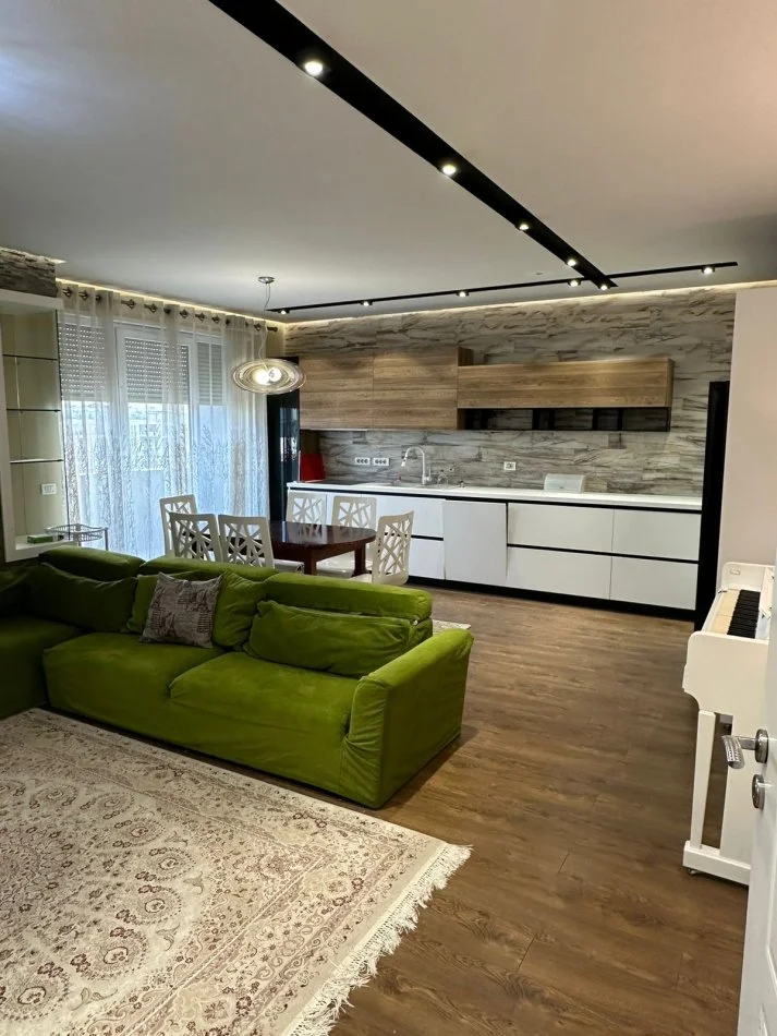 Tirane, shitet apartament 3+1+Ballkon Kati 7, 195 m² 210.000 € (Astiri)
