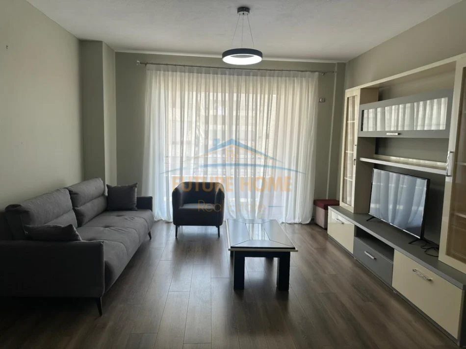 Tirane, shitet apartament 1+1+Ballkon Kati 5, 73 m² 120.000 € (Rruga 5 Maji)
