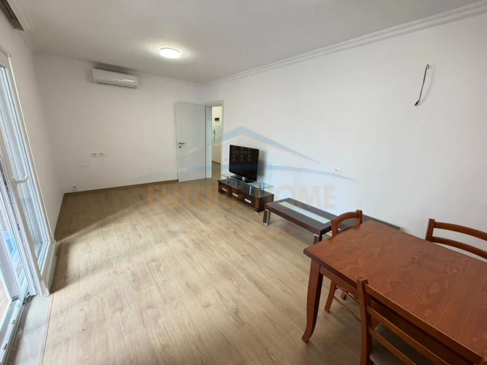 Tirane, jepet me qera apartament 2+1+Ballkon Kati 3, 91 m² 1.100 € (Qender)