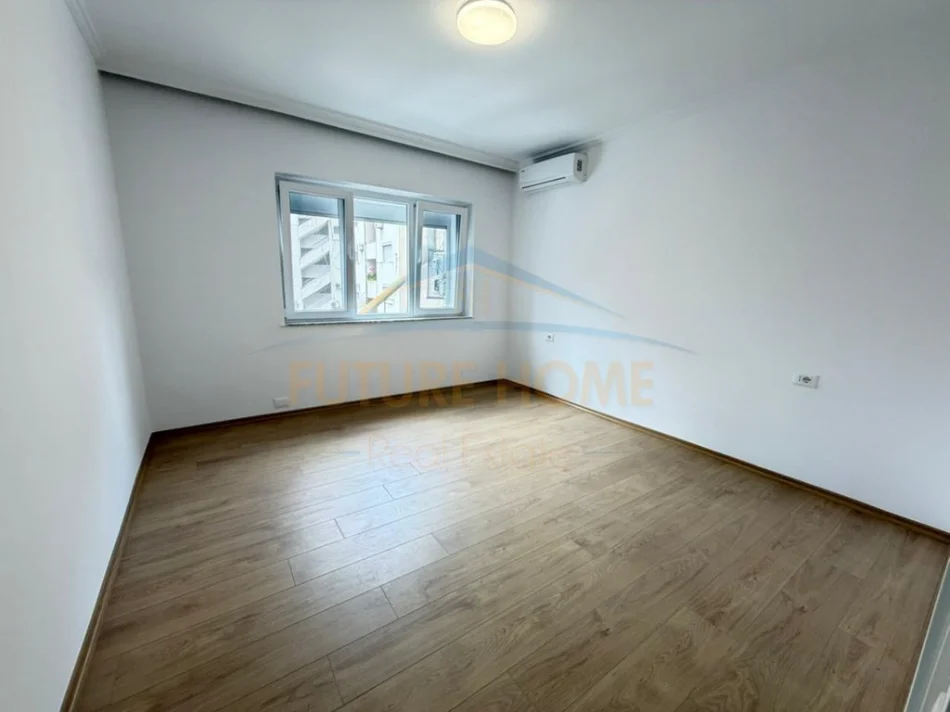 Tirane, jepet me qera apartament 2+1+Ballkon , 93 m² 1.100 €