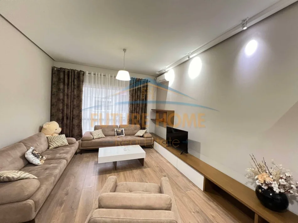 Tirane, jepet me qera apartament 1+1 Kati 5, 82 m² 600 € (KOPSHTI BOTANIK)
