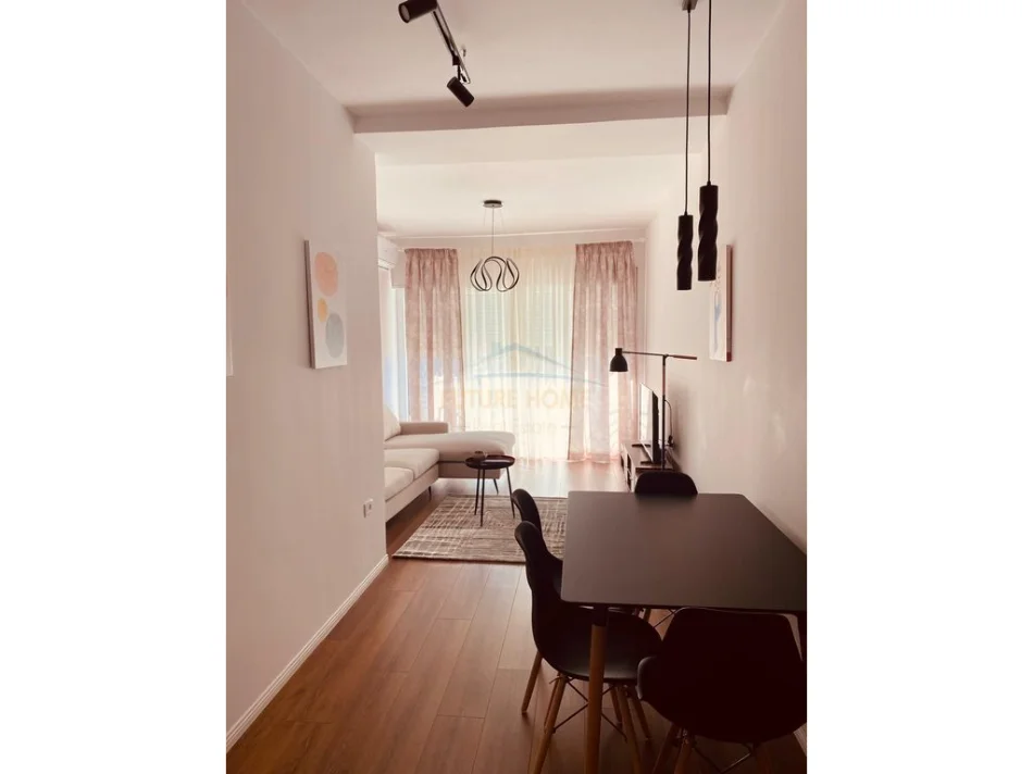 Tirane, jepet me qera apartament 1+1+Ballkon Kati 3, 62 m² 600 € 