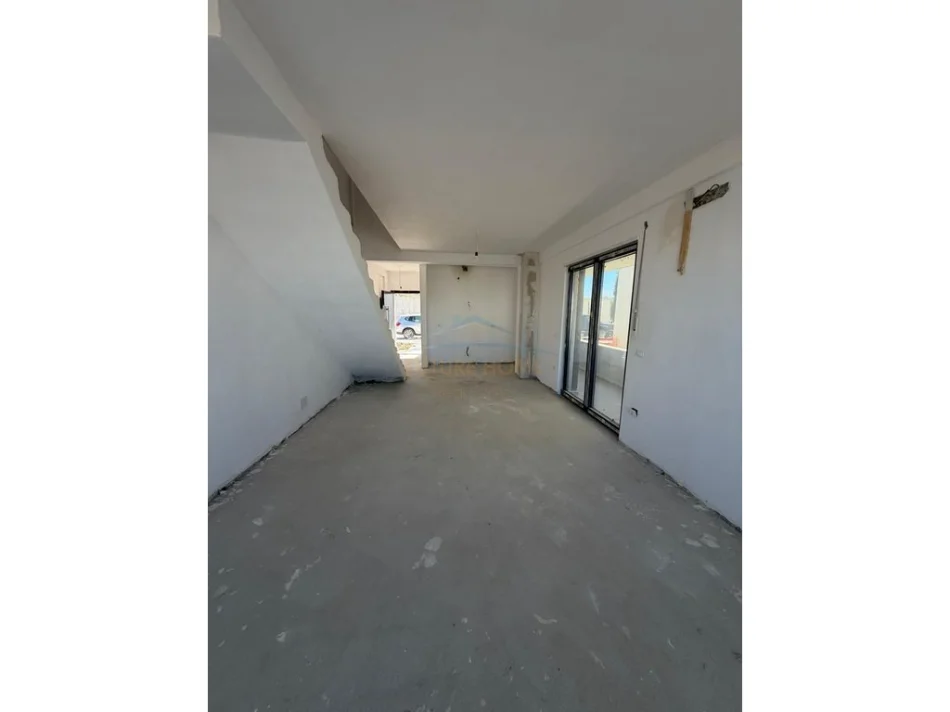 Gjiri Lalezit | Hamallaj, shitet apartament 3+1+Aneks+Ballkon Kati 2, 450 m² 510.000 € (TORQUASE MARINA)