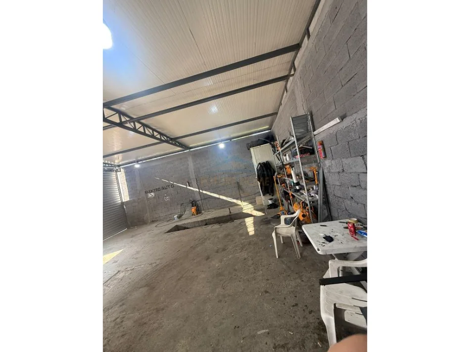 Tirane, jepet me qera magazine Kati 0, 95 m² 500 € (Tufine)