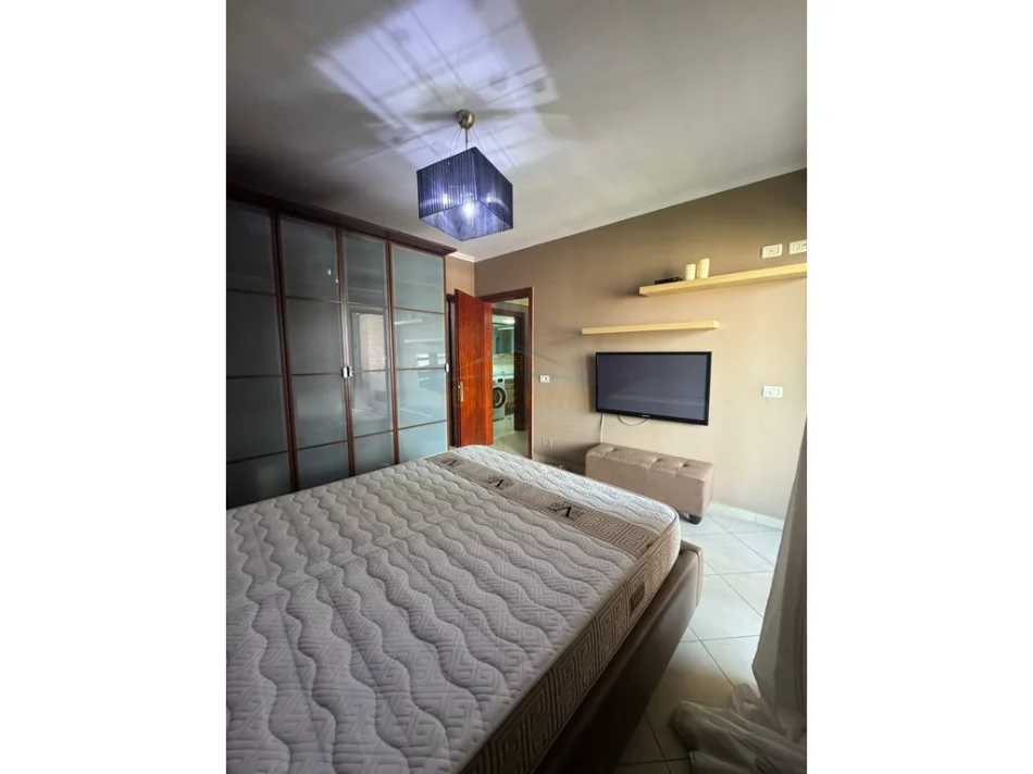 jap me qera apartament 2+1+Ballkon Kati 8, 95 m² 800 € (PALLATI ME SHIGJETA)