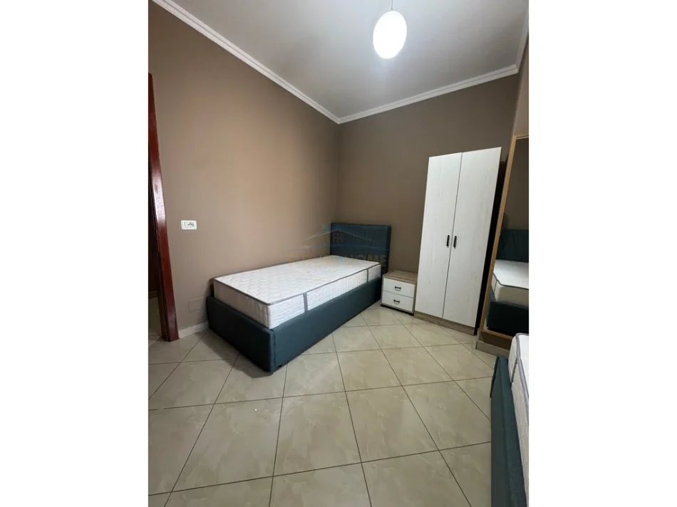 Tirane, jepet me qera apartament 2+1+Ballkon Kati 7, 95 m² 800 € (Rruga Irfan Tomini)