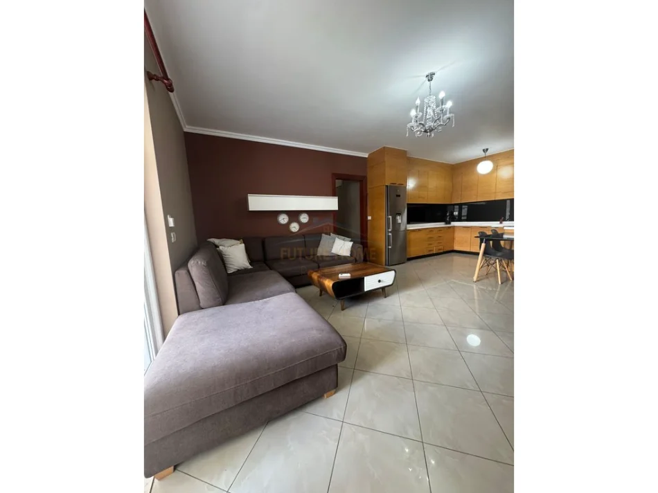 Tirane, jepet me qera apartament 2+1+Ballkon Kati 7, 95 m² 800 € (Rruga Irfan Tomini)