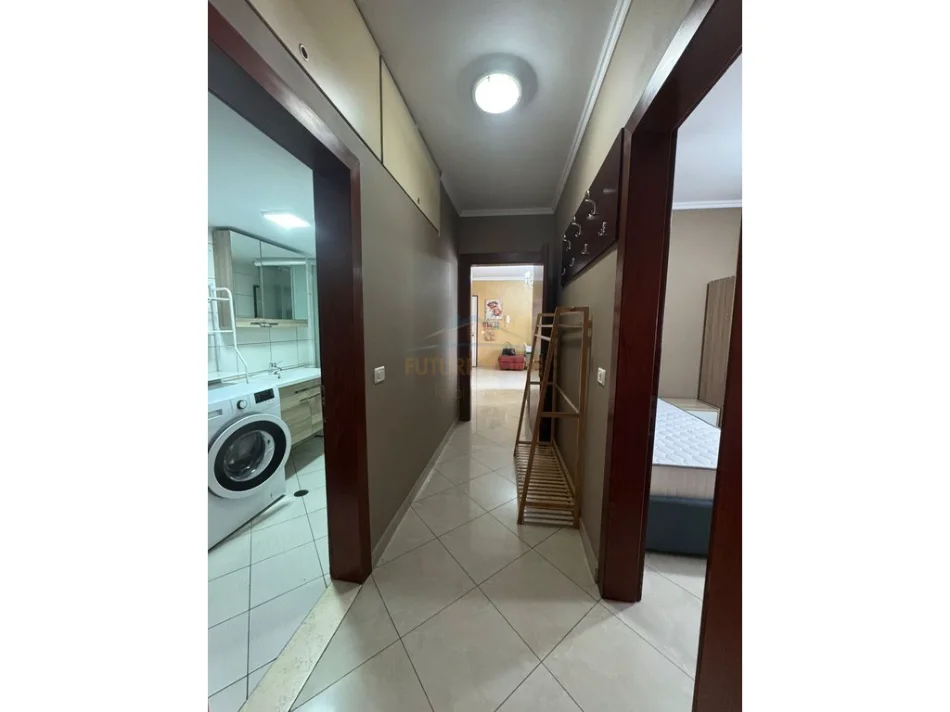 Tirane, jepet me qera apartament 2+1 Kati 8, 95 m² 800 € (Rruga Irfan Tomini)