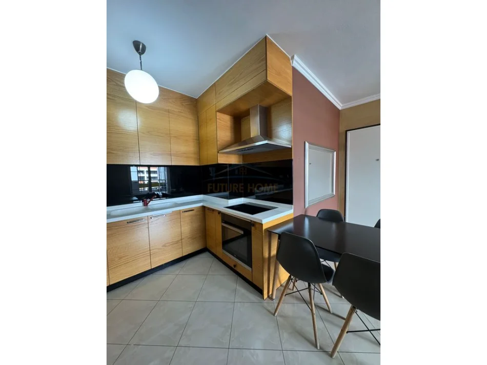 Tirane, jepet me qera apartament 2+1 Kati 8, 95 m² 800 € (Rruga Irfan Tomini)