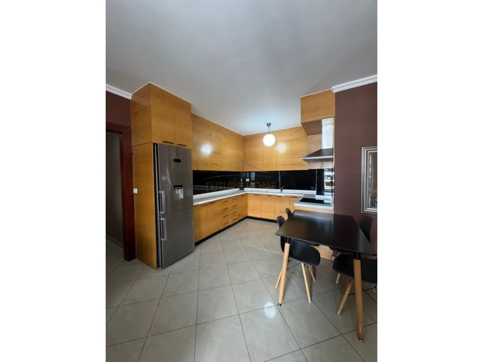 jap me qera apartament 2+1+Ballkon Kati 8, 95 m² 800 € (PALLATI ME SHIGJETA)