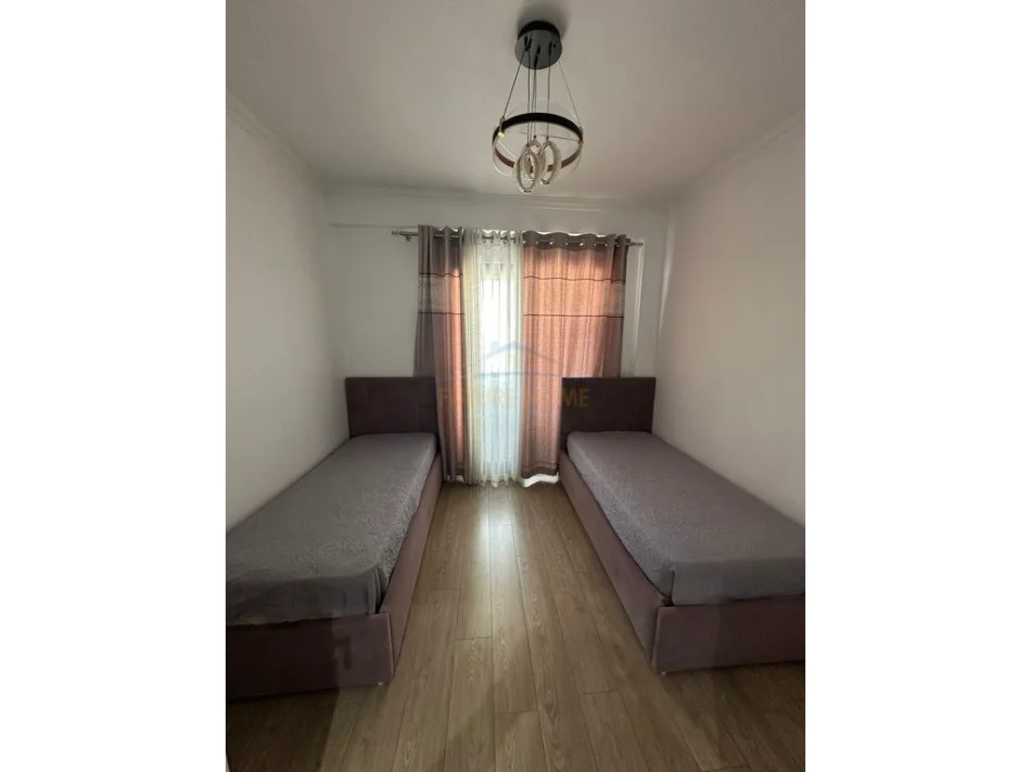 Tirane, jepet me qera apartament 3+1 Kati 8, 112 m² 900 € 