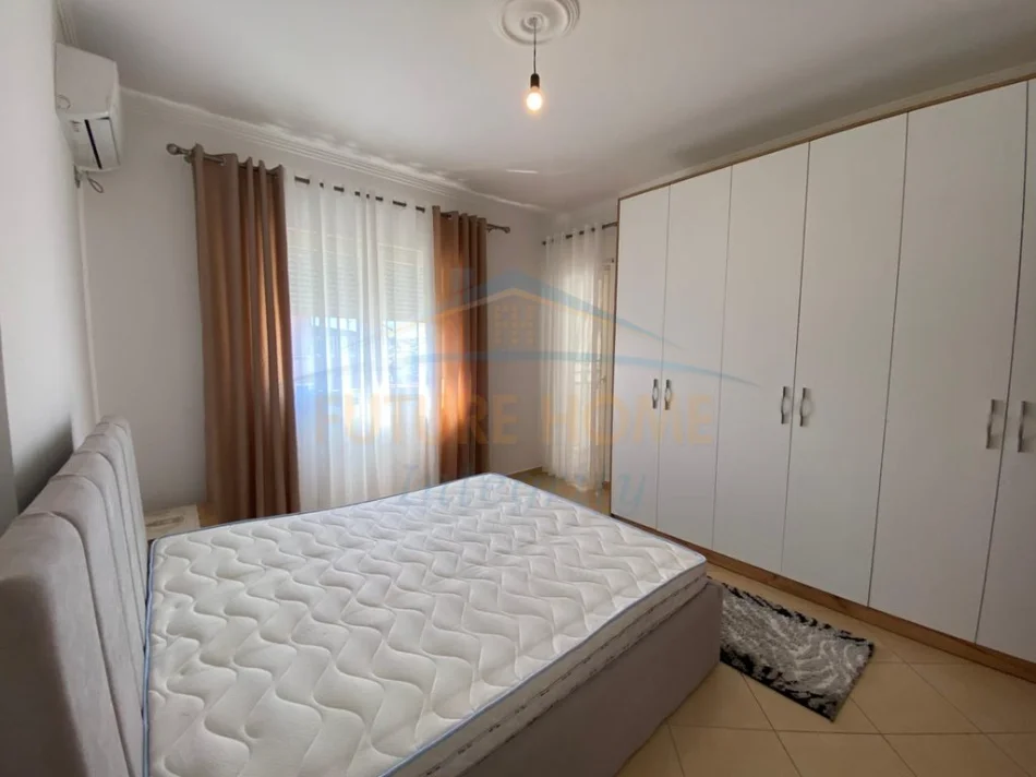 Tirane, jepet me qera apartament 1+1 , 420 € (Fresk)