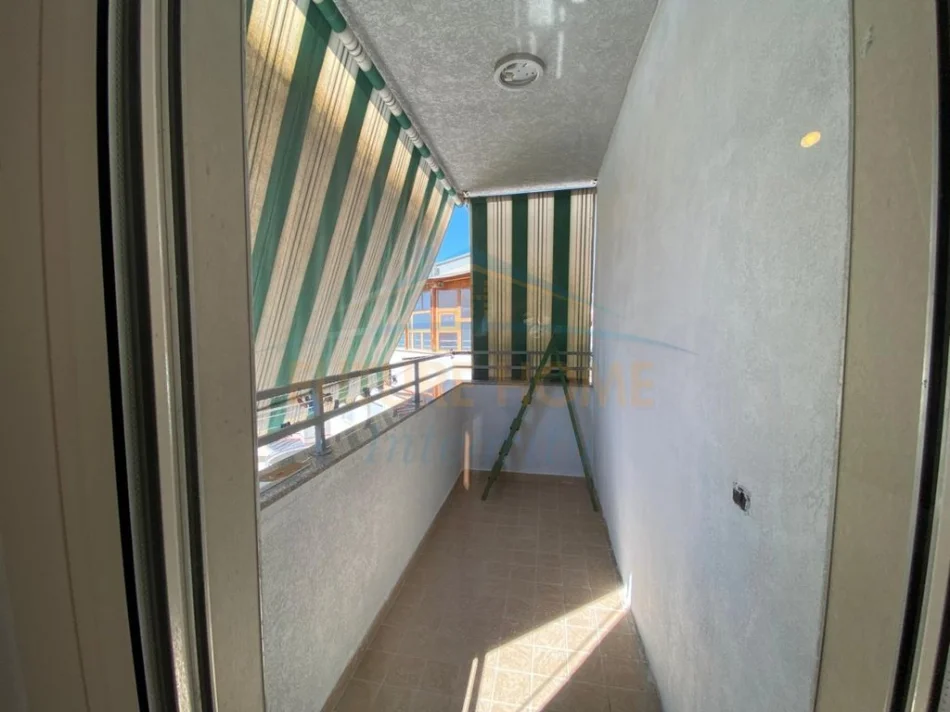 Tirane, jepet me qera apartament 1+1+Ballkon Kati 4, 64 m² 420 € (Fresk)