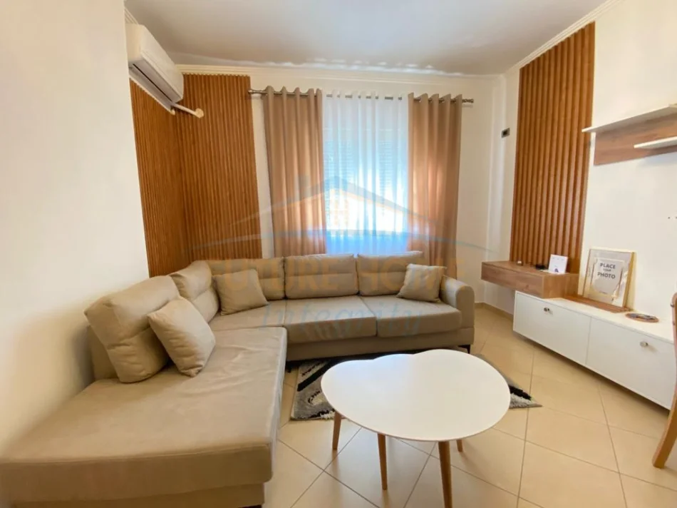 Tirane, jepet me qera apartament 1+1 Kati 4, 63 m² 420 € (Fresku, prane rruges se Dajtit)
