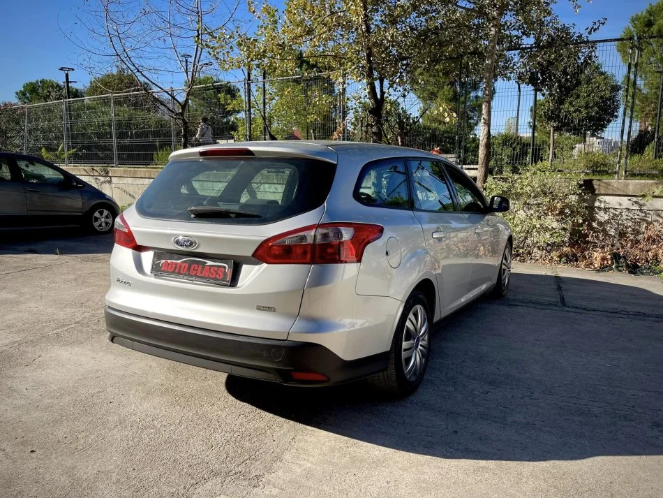 Tirane, shes me portobagazh FORD FOCUS TITANIUM Nafte, gri metalizato manuale Klima 174.000 km 4700 EURO OKAZION