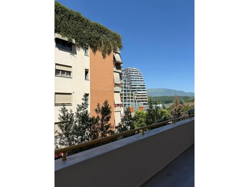 Tirane, jepet me qera apartament 1+1+Ballkon Kati 1, 73 m² 730 € (Kopshti zoologjik)