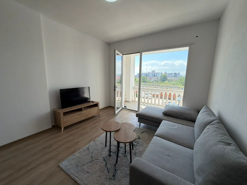 Tirane, jepet me qera apartament 2+1+Ballkon Kati 1, 120 m² 450 € 
