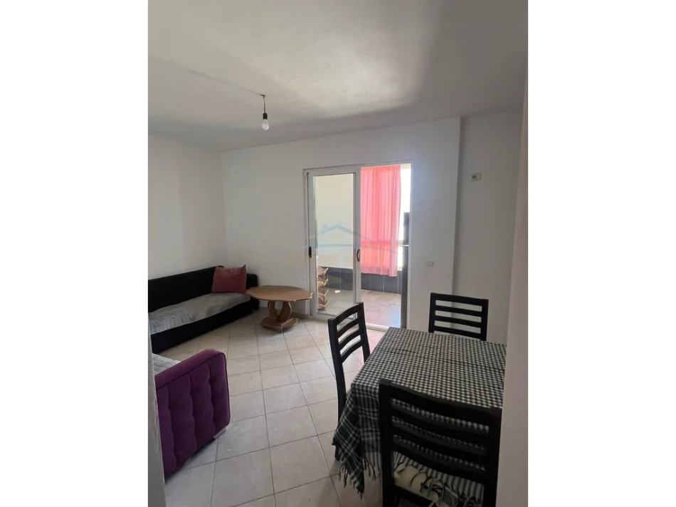 Tirane, jepet me qera apartament 1+1 Kati 7, 50 m² 350 € (Unaza e re)