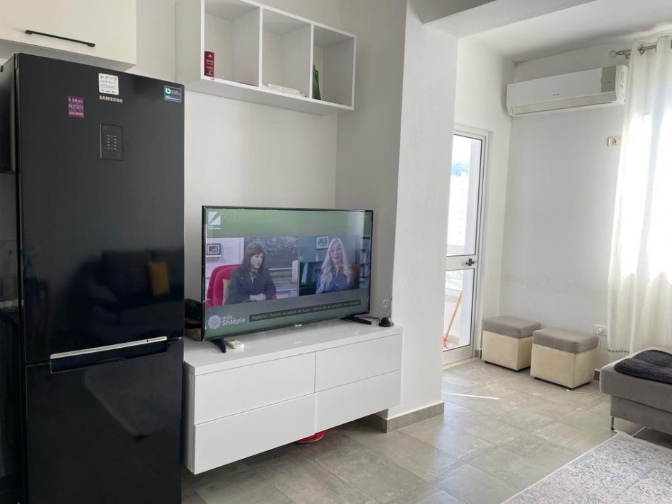 Tirane, jepet me qera apartament 1+1+Ballkon Kati 6, 70 m² 400 € (Astir rruga sokrat mijo)