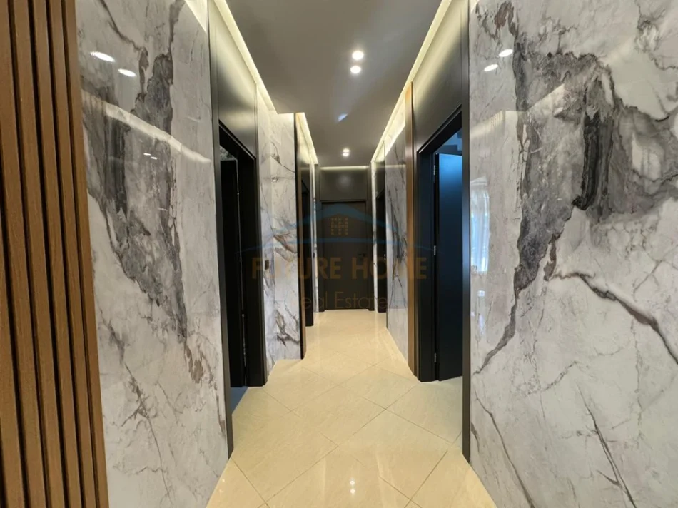 Tirane, shitet apartament 3+1+2+3Ballkon Kati 3, 166 m² 470.000 € (Kopshti Botanik)