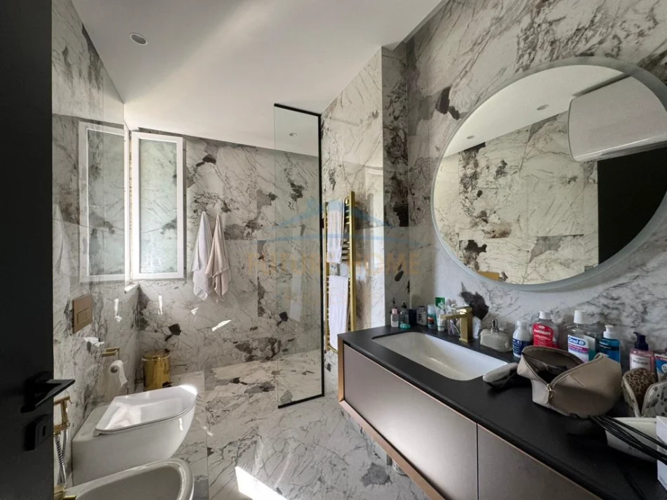 Tirane, shitet apartament 3+1+Ballkon Kati 4, 165 m² 470.000 € 