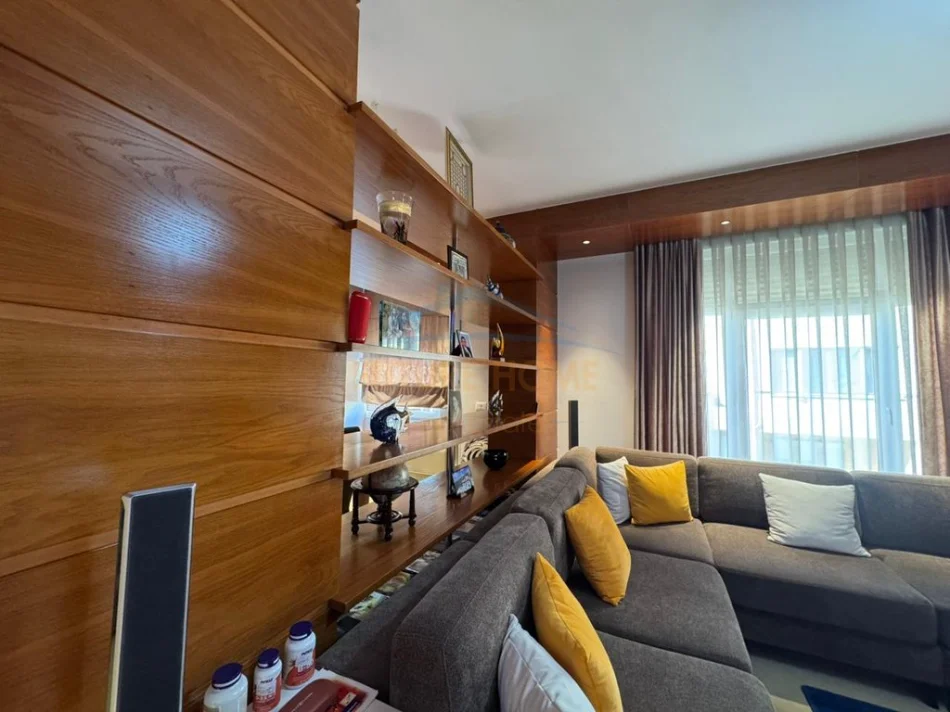 Tirane, shitet apartament 3+1+2+3Ballkon Kati 3, 166 m² 470.000 € (Kopshti Botanik)