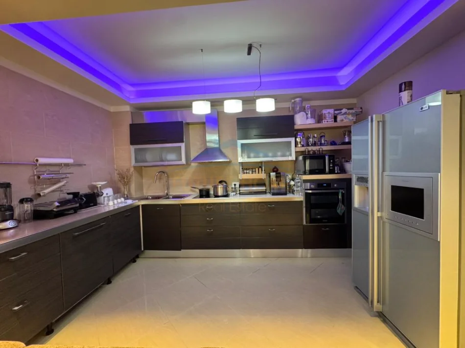 Tirane, shitet apartament 3+1+Ballkon Kati 3, 165 m² 470.000 € (KOPESHTI BOTANIK)