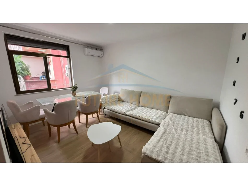 Tirane, jepet me qera apartament 1+1+Ballkon Kati 2, 53 m² 500 € (Rruga Fortuzi)
