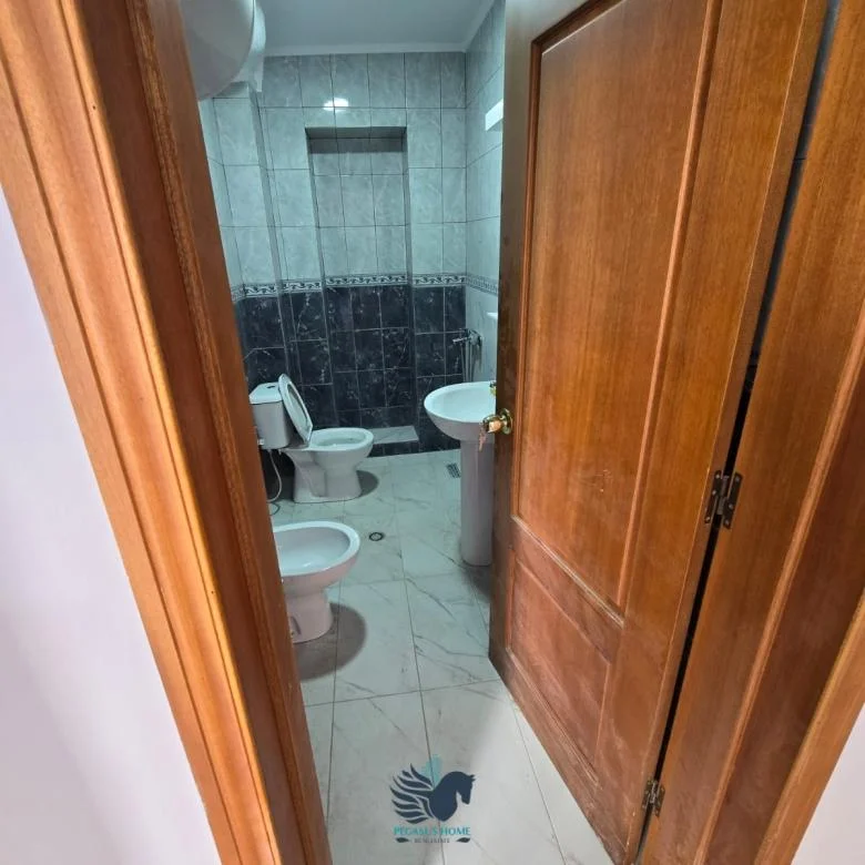 Shitet Apartament 2+1 Ne Ali Dem [ID PE33]