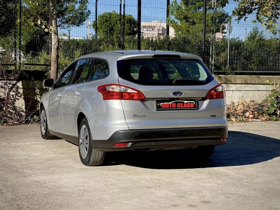 Tirane, shes me portobagazh FORD FOCUS TITANIUM Nafte, gri metalizato manuale Klima 174.000 km 4700 EURO OKAZION