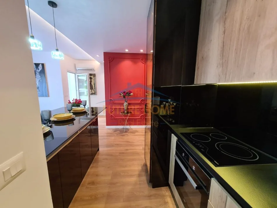 Tirane, jepet me qera apartament 1+1+Ballkon Kati 6, 69 m² 900 € 