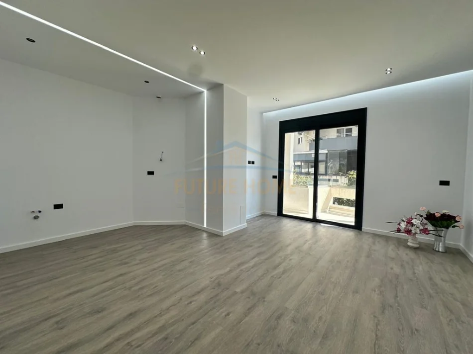 Vlore, shitet apartament 2+1+Ballkon Kati 1, 130 m² 351.000 € (Murat Terbaci)
