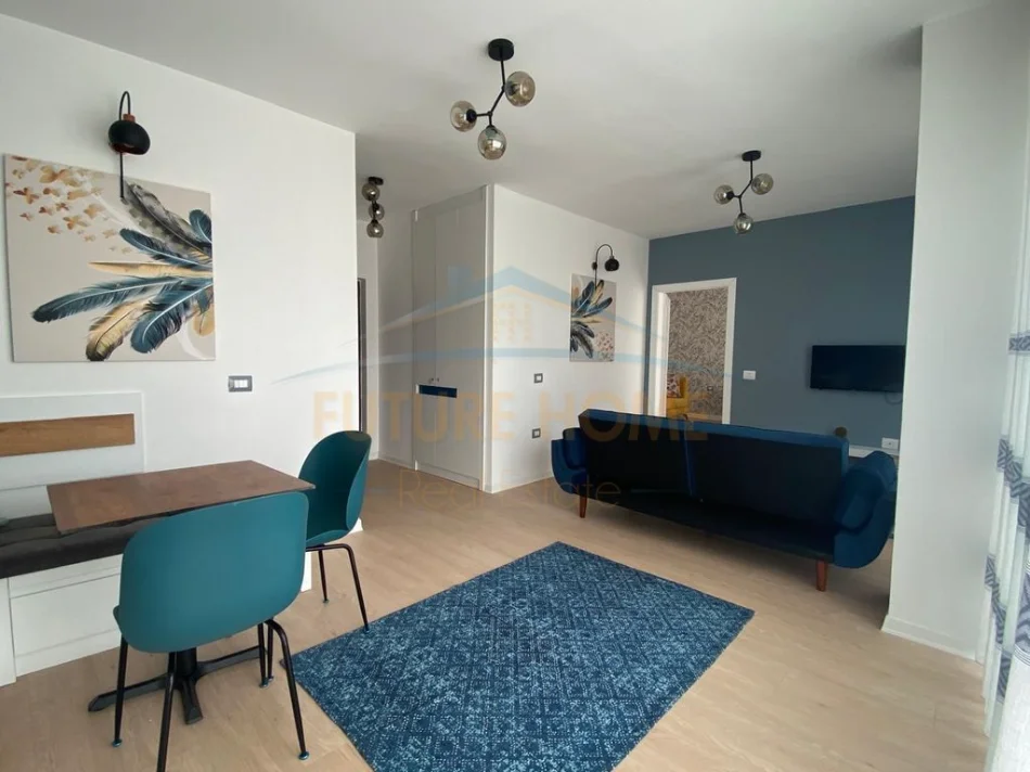 Tirane, jepet me qera apartament 1+1+Ballkon Kati 4, 60 m² 650 € (Komuna e Parisit)
